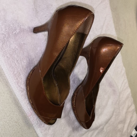 Shoes - Picture 3 of 4